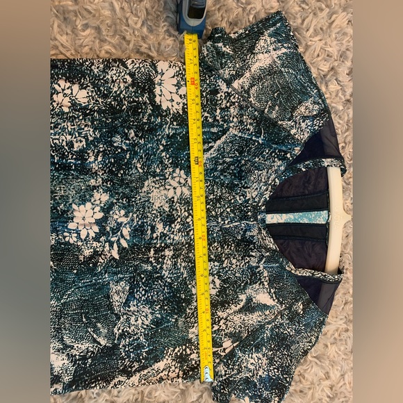 Lululemon Seek The Heat Short Sleeve top
Wildwood White Multi/Nocturnal Teal - Picture 8 of 11